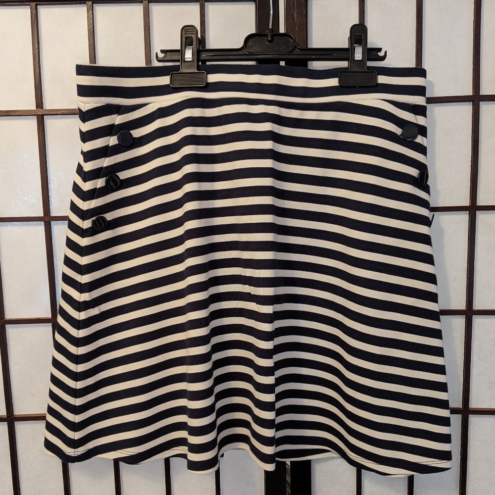 NWT Loft navy striped skirt with pockets, so soft!